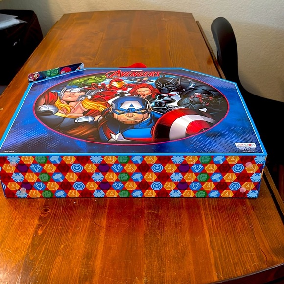 Marvel Avengers Art Case - Blue, Red, and Black - Picture 5 of 7